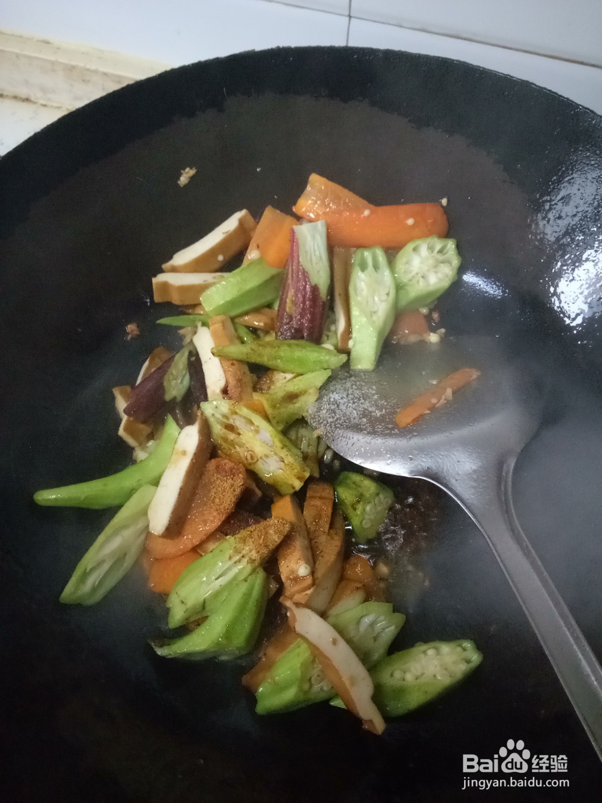 胡萝卜豆干炒秋葵