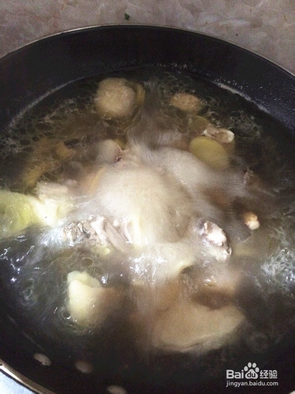 鱿鱼鸭肉煲的做法