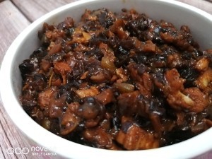 食补养生香菇鸡肉卤肉饭的做法