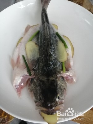 动手做清蒸鲈鱼