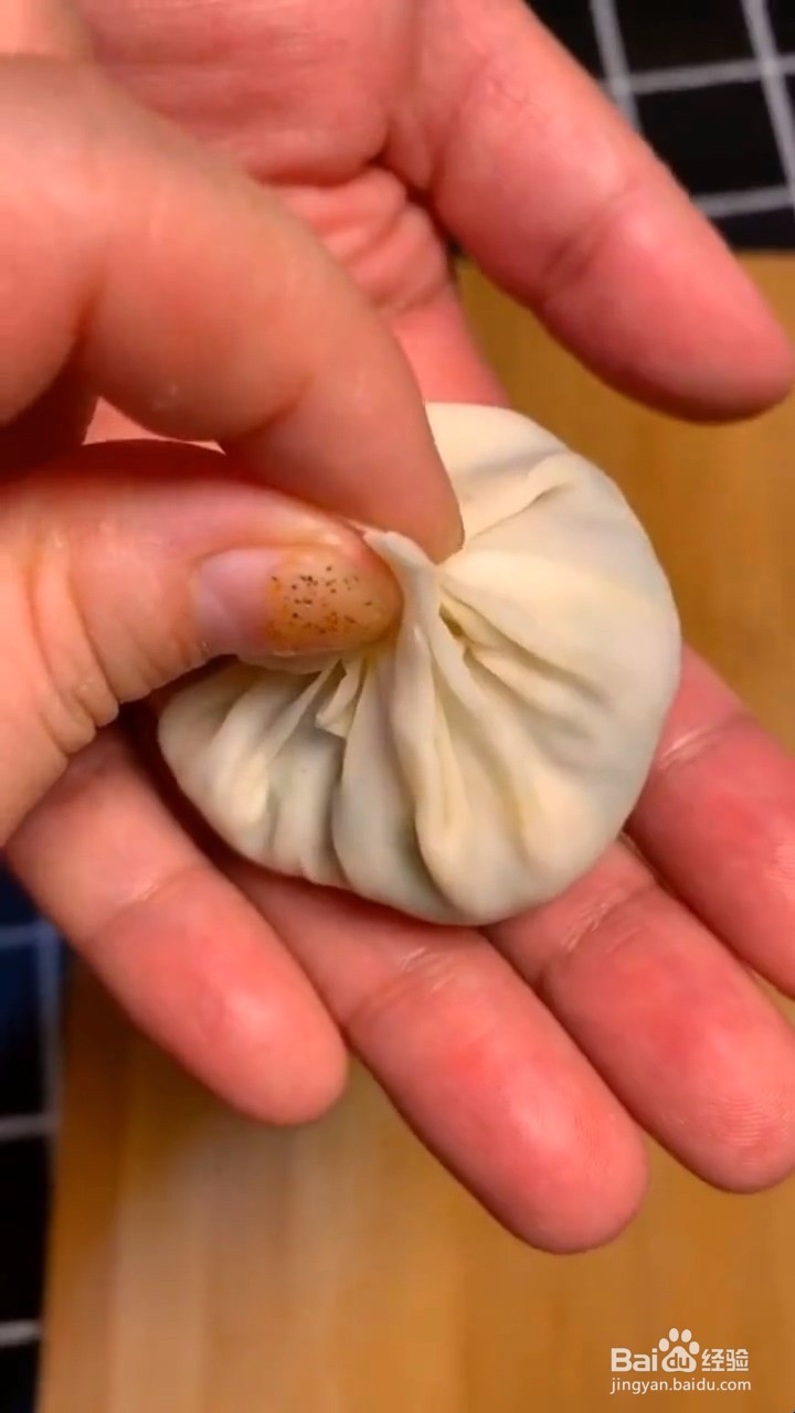 如何自制美味好吃的懒人煎包