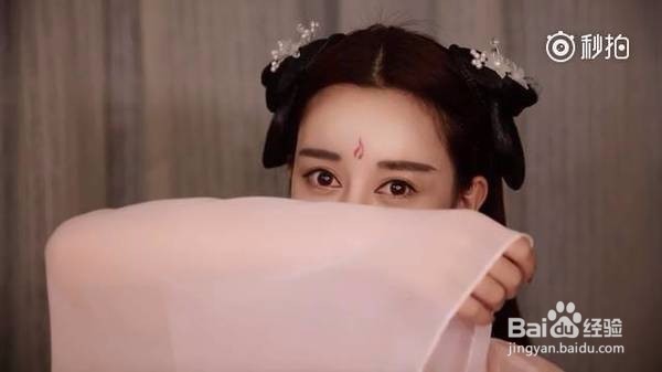 迪丽热巴身价赶超杨幂，常年女二大逆袭