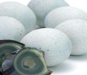 为什么皮蛋的蛋黄多呈青黑色