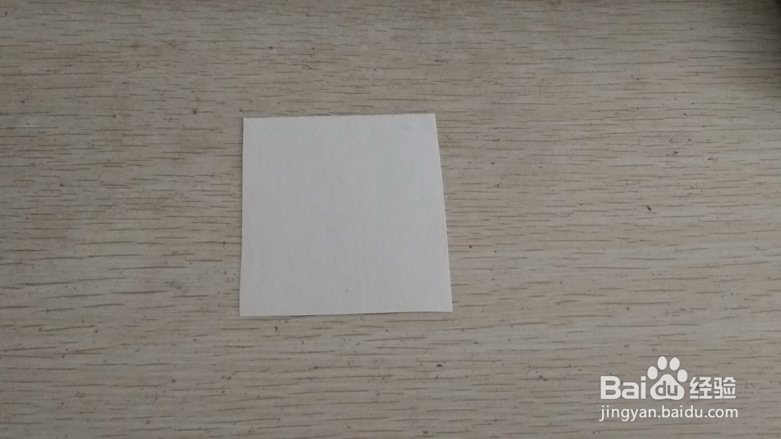 如何用一块正方形的纸做简易的中性笔的支架