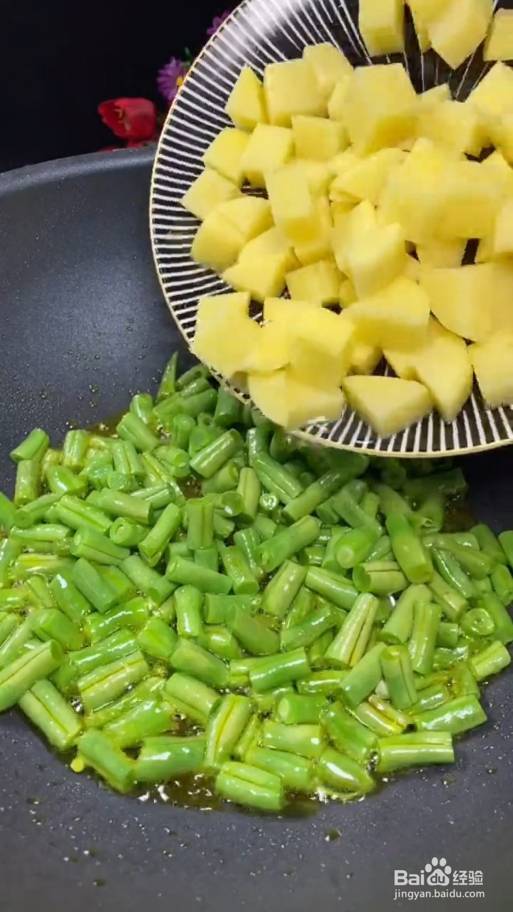 如何自制美味好吃的豆角土豆焖面