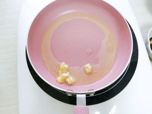 藜麦香菇香肠炒饭