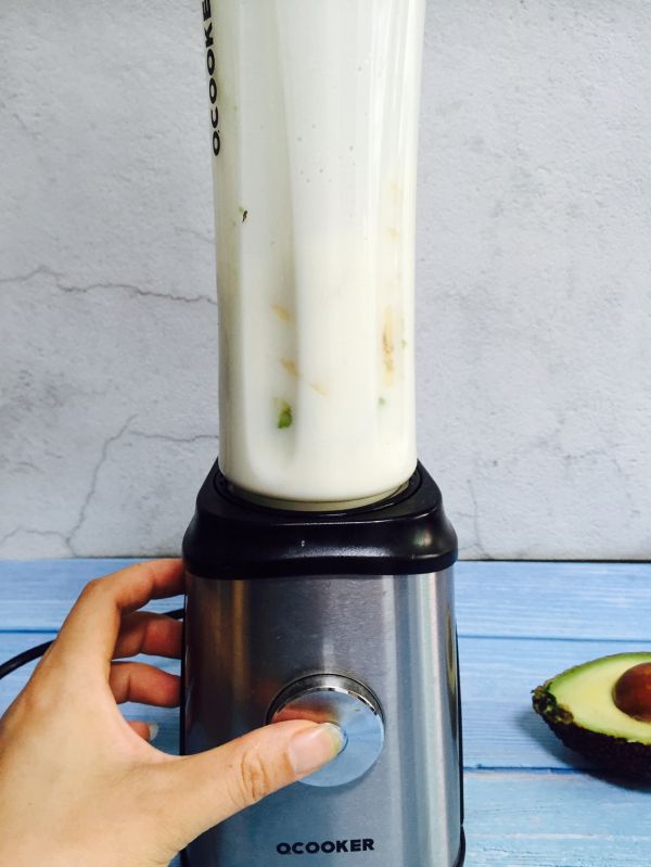 香蕉牛油果奶昔