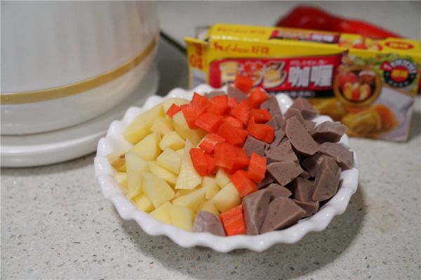 牛肉丸时蔬咖喱饭