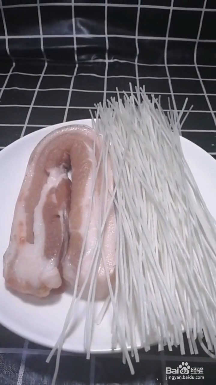 如何制作猪肉炖粉条