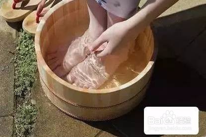 女人睡前坚持做这几个步骤!变美很容易!