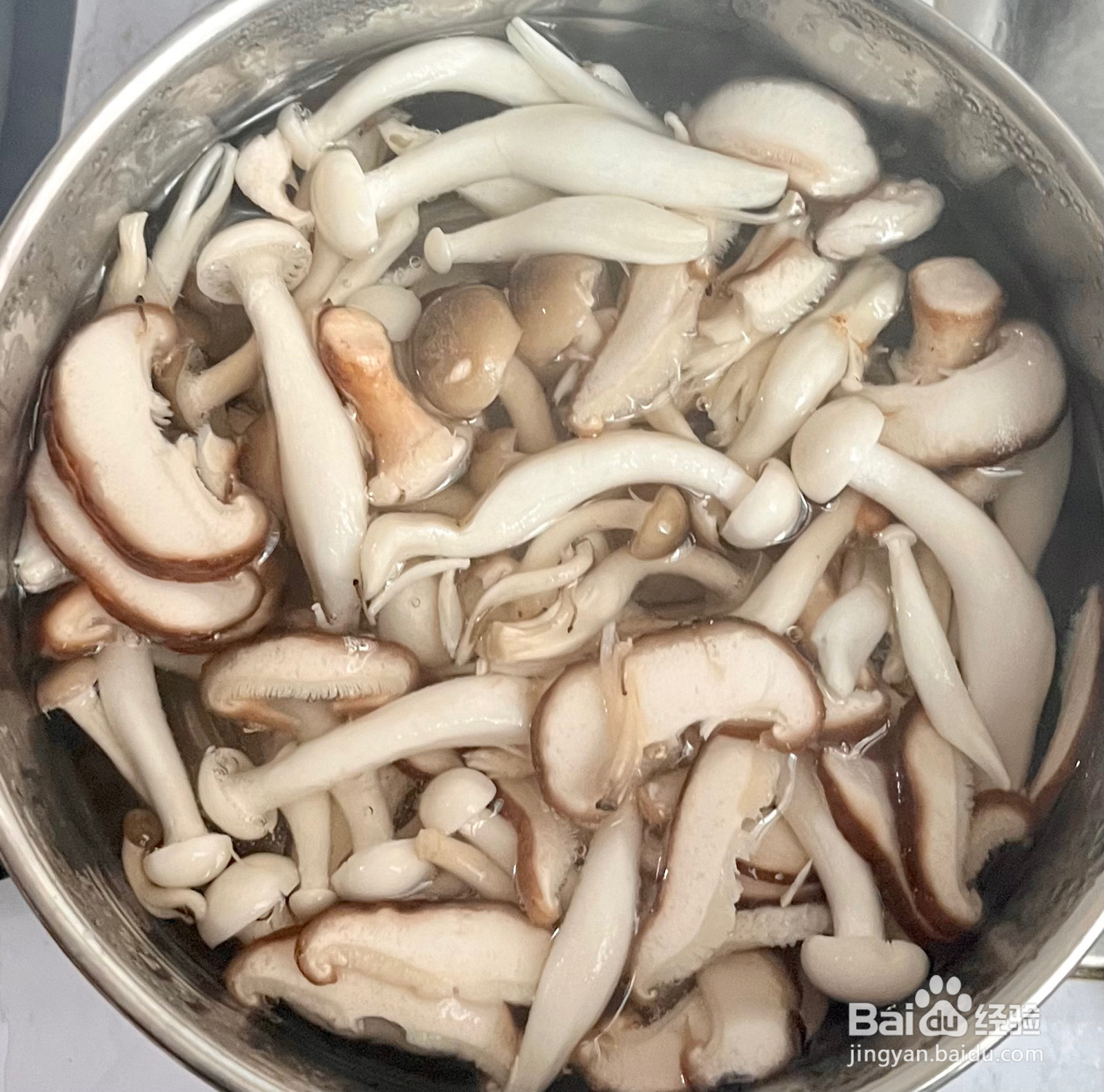 菌菇豆腐汤的做法