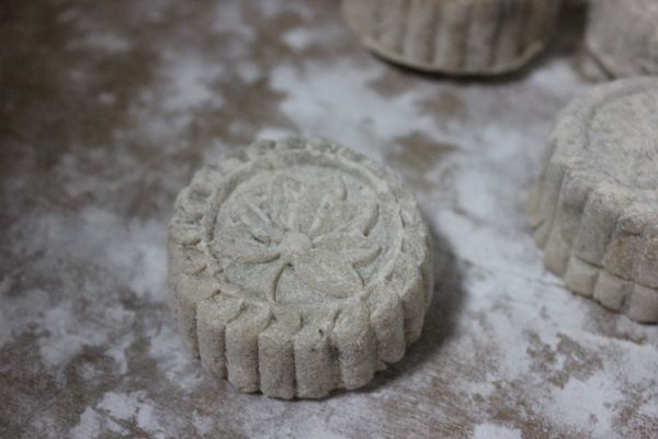 红豆沙冰皮月饼