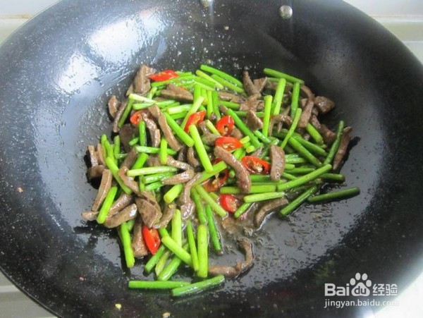 蒜薹炒猪肝的做法