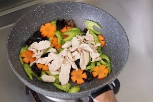苦瓜鸡肉片怎么做