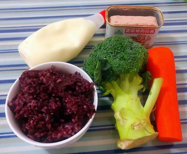 午餐肉时蔬双米堡