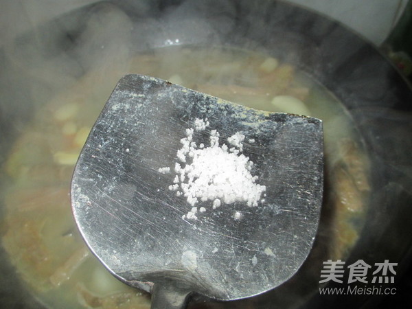 火腿片炖黄蟮