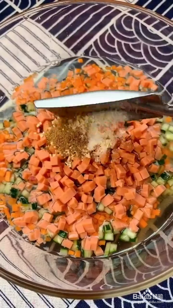 如何制作好吃的蔬菜双色鸡蛋糕？