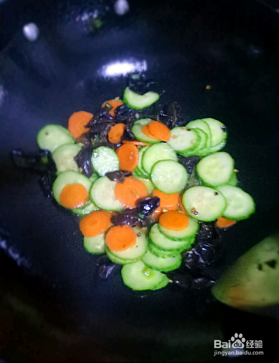 家常小菜黄瓜木耳炒鸡蛋