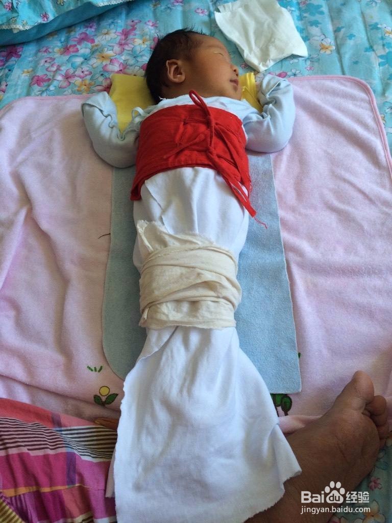 中国传统育儿的不良陋习(嚼食喂孩子丨刮胎毛等)