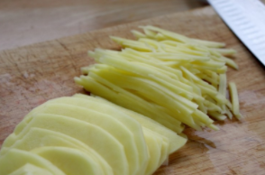 最爱吃的青椒土豆丝的做法