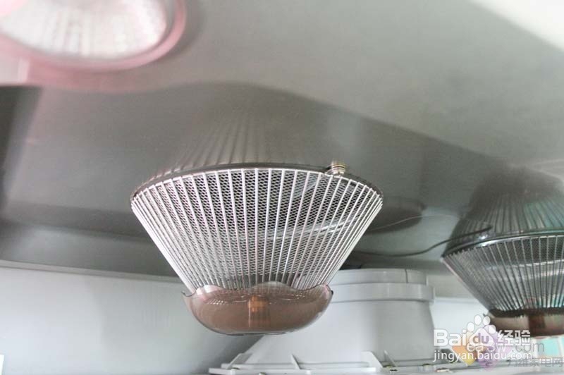 抽油烟机上的油污快速去除法--就地取材