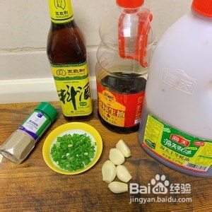 好吃到吮指的蒜香鸡翅制作步骤！
