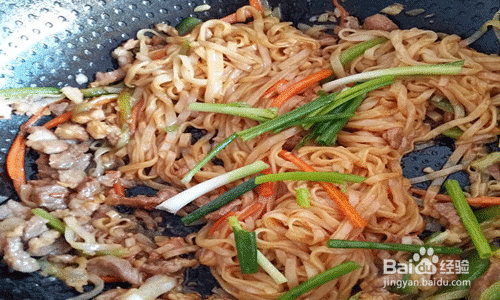 久碗渔粉加盟店的炒河粉做法