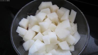 冰糖枸杞雪梨的做法