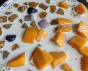 芋圆芒果椰奶西米露