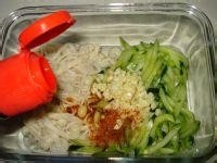 凉拌金针菇黄瓜