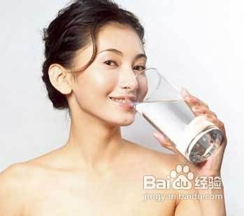 临睡前该不该喝水