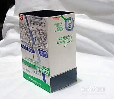 简易牛奶盒变笔筒