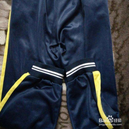 黑色运动裤掉色发红怎么恢复