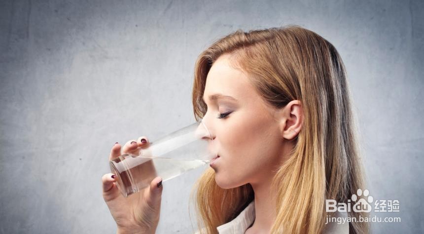为什么早起后要喝杯水？