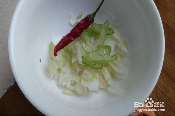 怎样才能做出超好吃的肉末、虾仁、蛋炒酱油饭