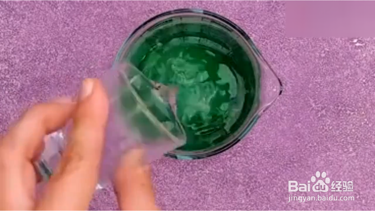 如何解决衣服上粘上酱汁的问题