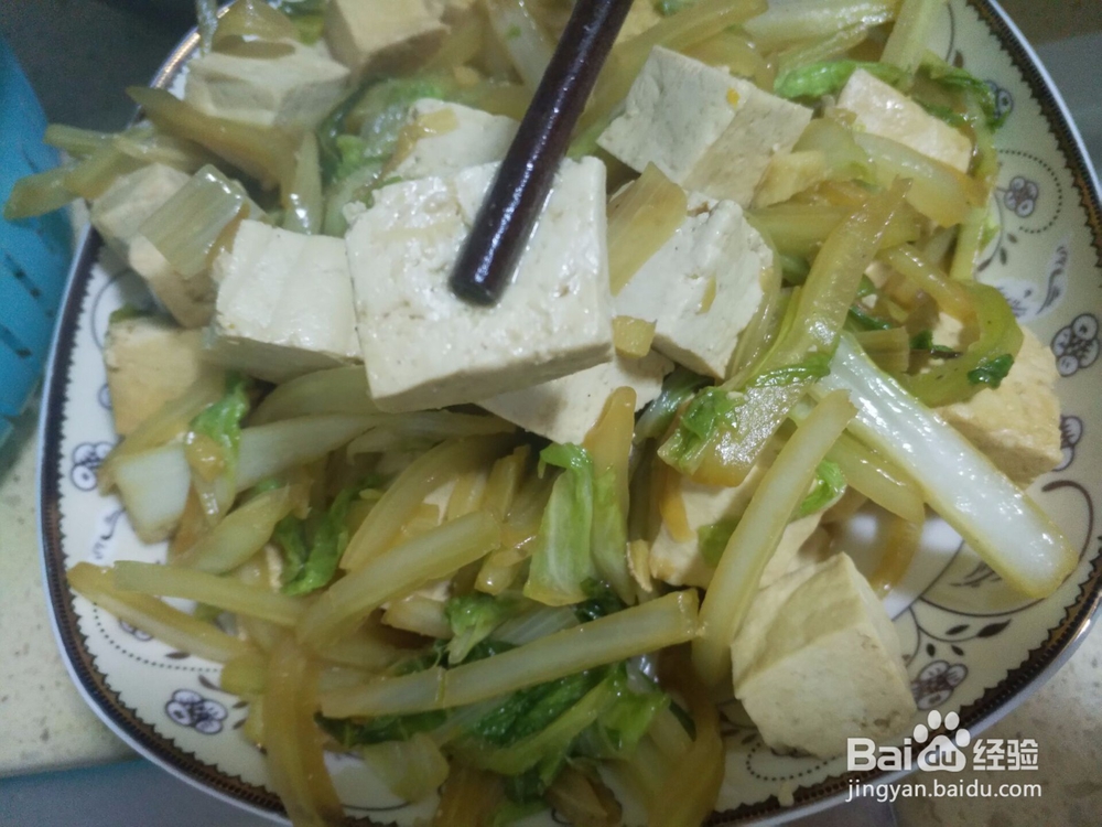 <b>白菜炖冻豆腐的家常做法</b>