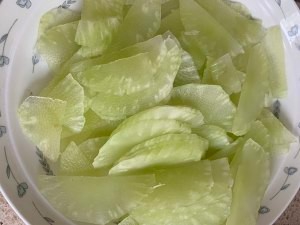 食补佳品家常菜之莴笋炒鸡蛋的做法