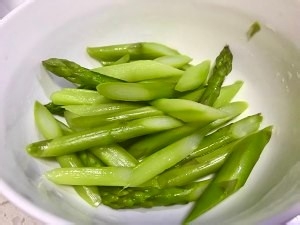 教你怎么做草菇芦笋炒肉片