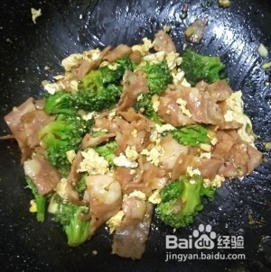 健康养生佳品西兰花培根炒蛋的做法