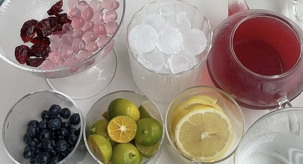 雪碧青桔蔓越莓饮