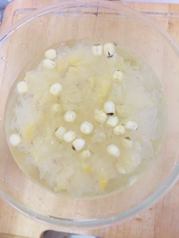 蔓越莓银耳莲子羹