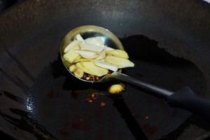 干锅鸭掌的做法