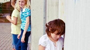 哪些表现可以看出孩子有自卑的心里呢?