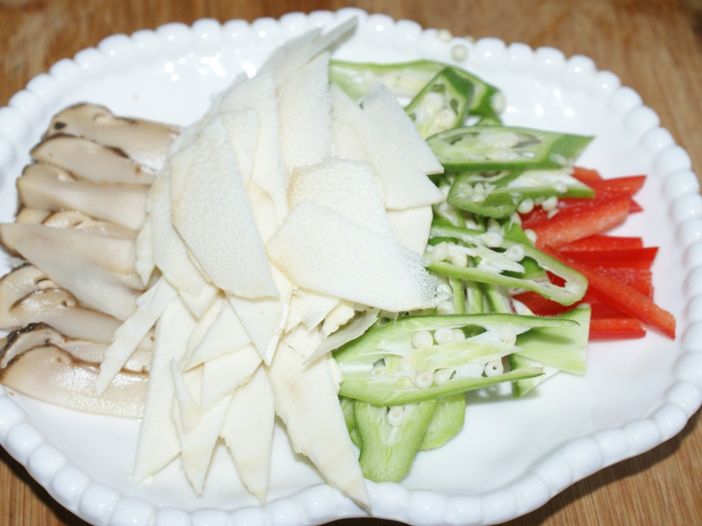 松茸笋子秋葵炒虾仁怎么做才美味，看完你就会了