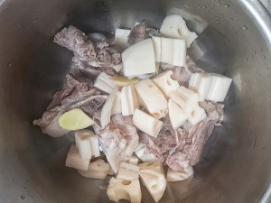 藕排骨汤做法
