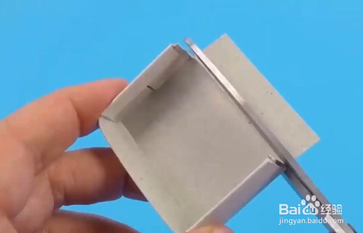 如何给芭比娃娃做饰品