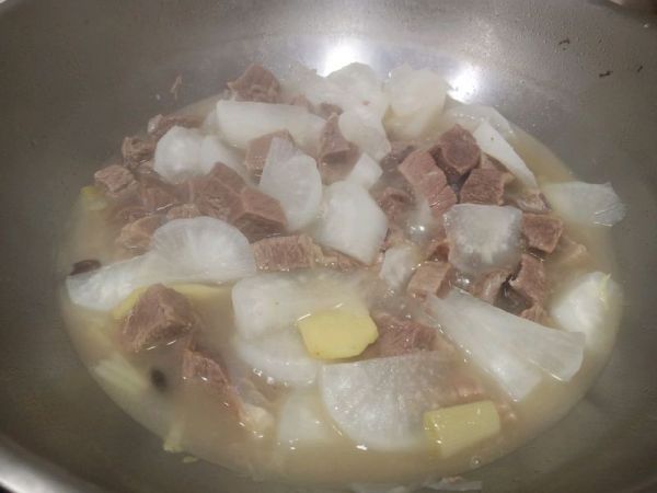 清炖牛肉白萝卜汤