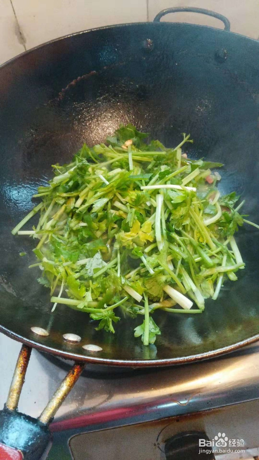 怎样炒芹菜好吃？