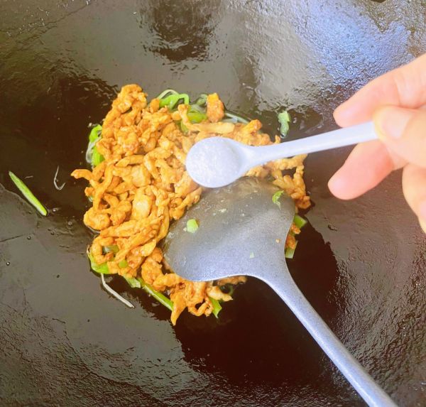 酱香鸡肉丝青椒